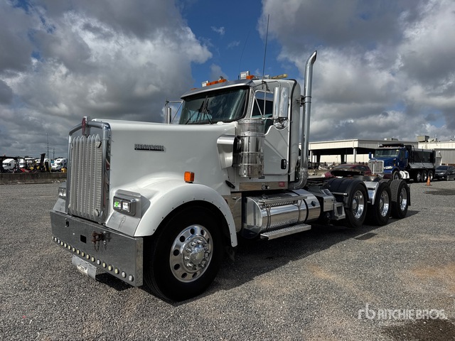 2020 Kenworth W900L 8x4 Heavy Haul Tri/A Day Cab Truck Tractor