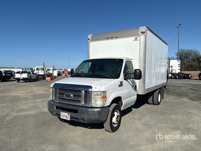 2013 Ford E-450 4x2 Van Truck