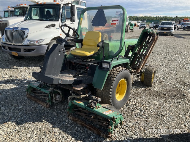 John Deere 3325 Ride-On Fairway Lawn Mower