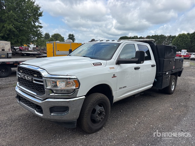 2020 Ram 3500 4x2 Crew Cab Flatbed Truck