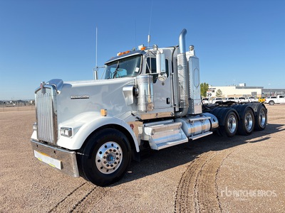 2013 Kenworth W900 8x4 Heavy Haul Tri/A Day Cab Truck Tractor