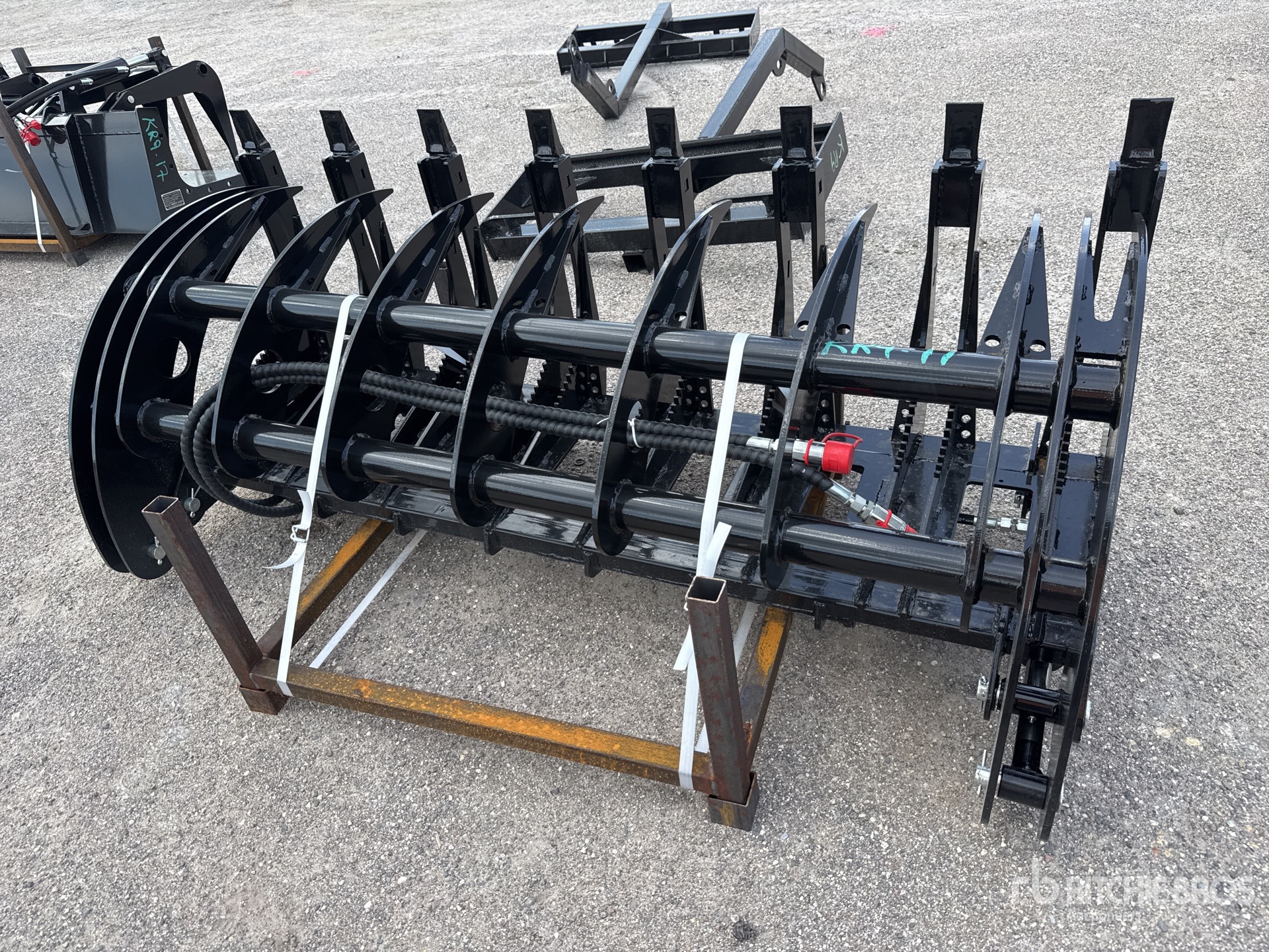2026 GIYI GY-CLG72 72 in Log Skid Steer Grapple (Unused)