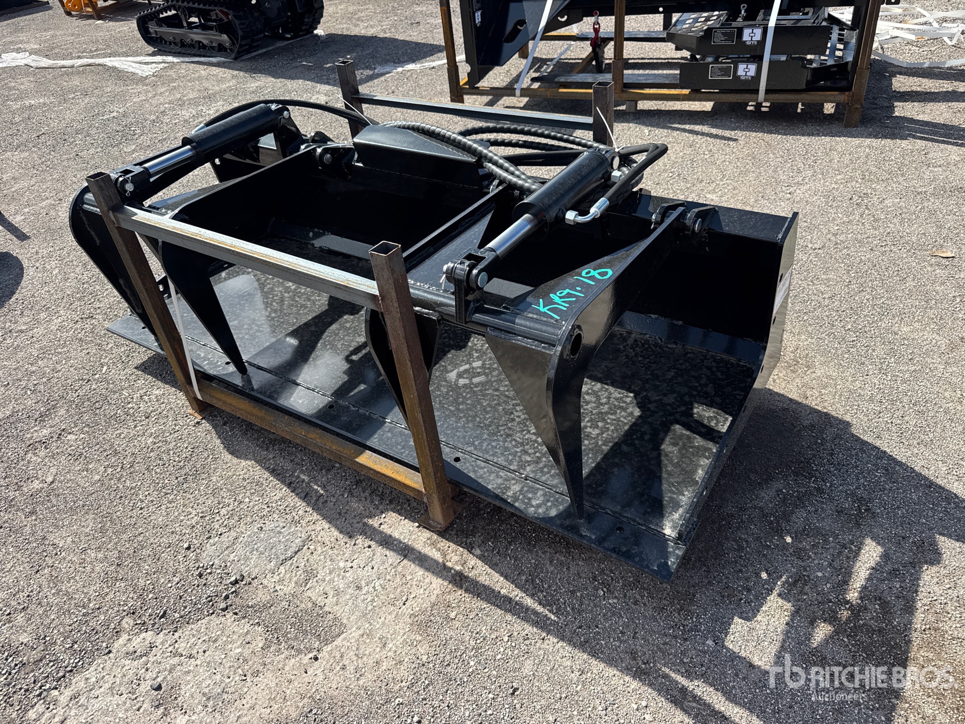 2026 GIYI GY-PG72 72 in Skid Steer Grapple Bucket (Unused)