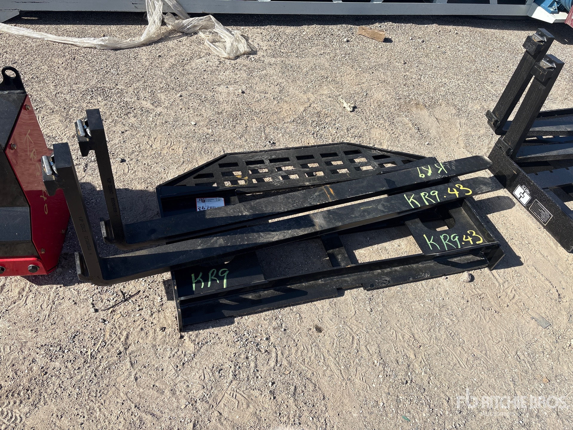 2026 GIYI GY-DHC Skid Steer Forks (Unused)