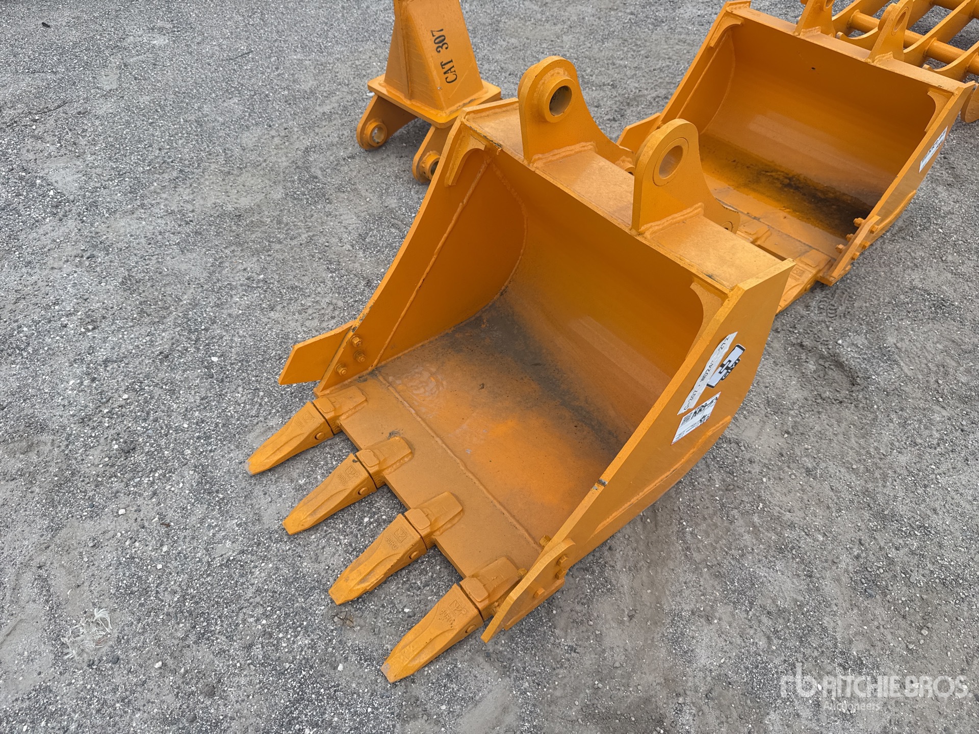2026 GIYI GY-BK 24 in Digging Excavator Bucket - Fits Cat 307 (Unused)