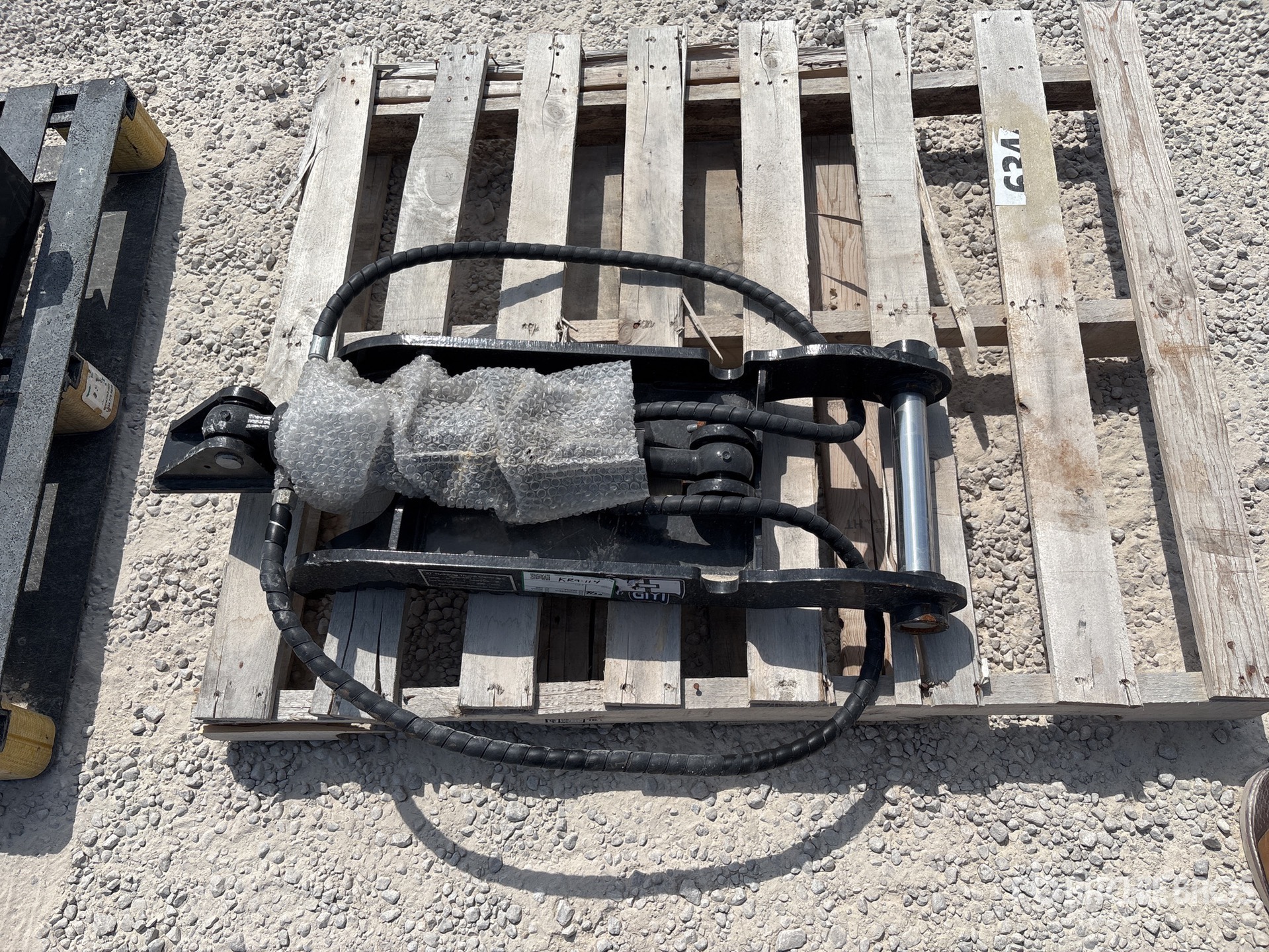 2026 GIYI GY-XJ3T Excavator Thumb (Unused)