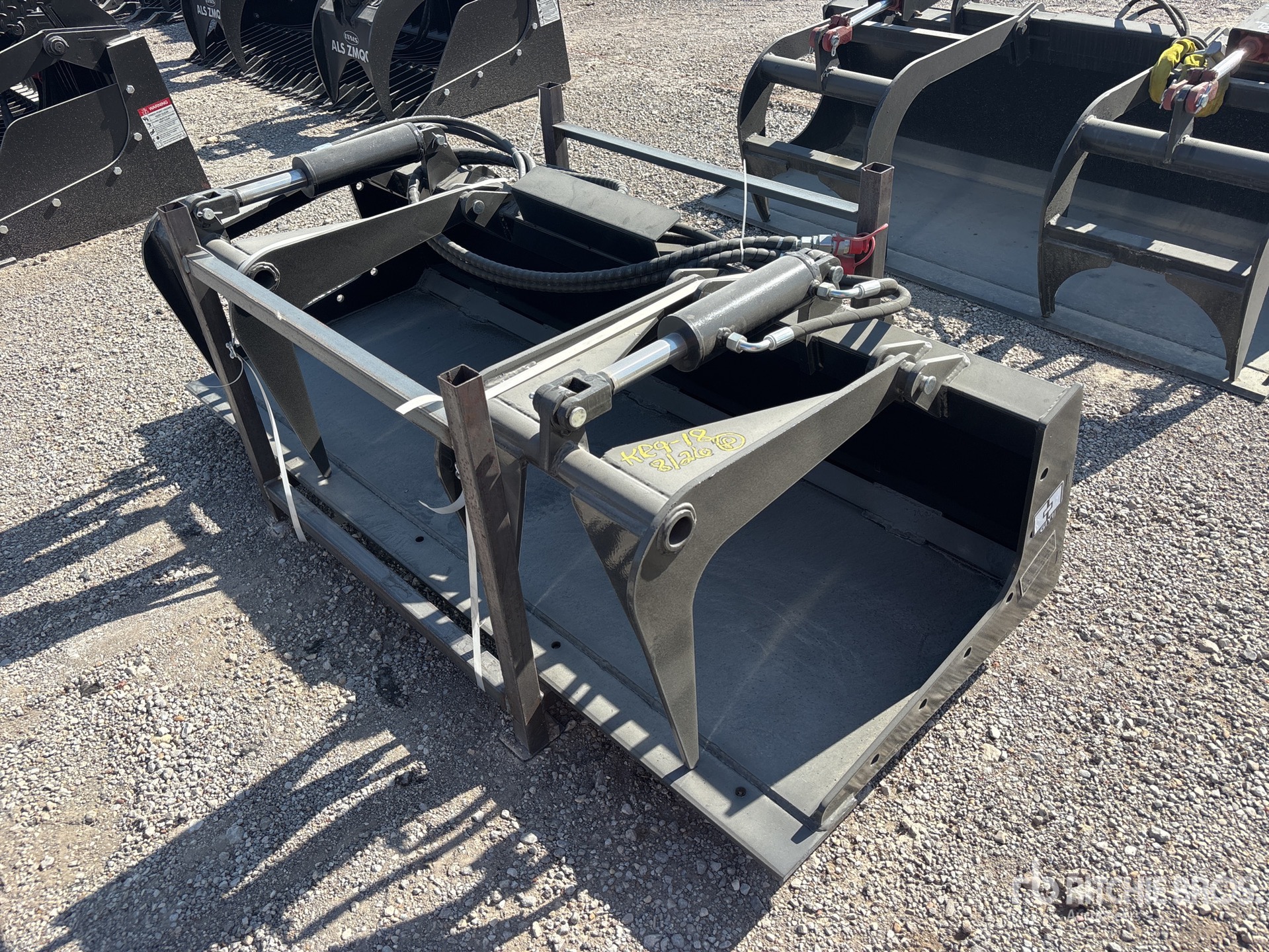 2026 GIYI GY-PG72 72 in Skid Steer Grapple Bucket (Unused)