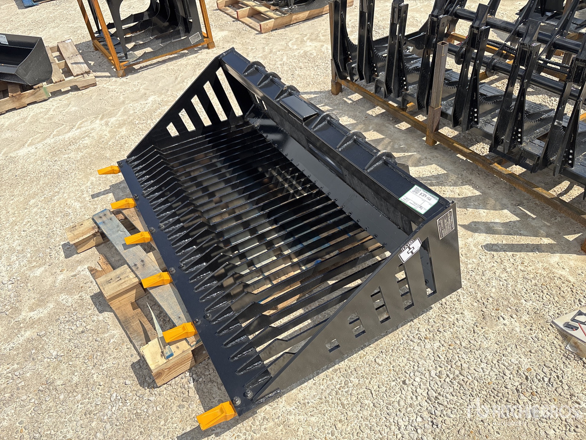 2026 GIYI GY-RB66 Skid Steer Bucket (Unused)