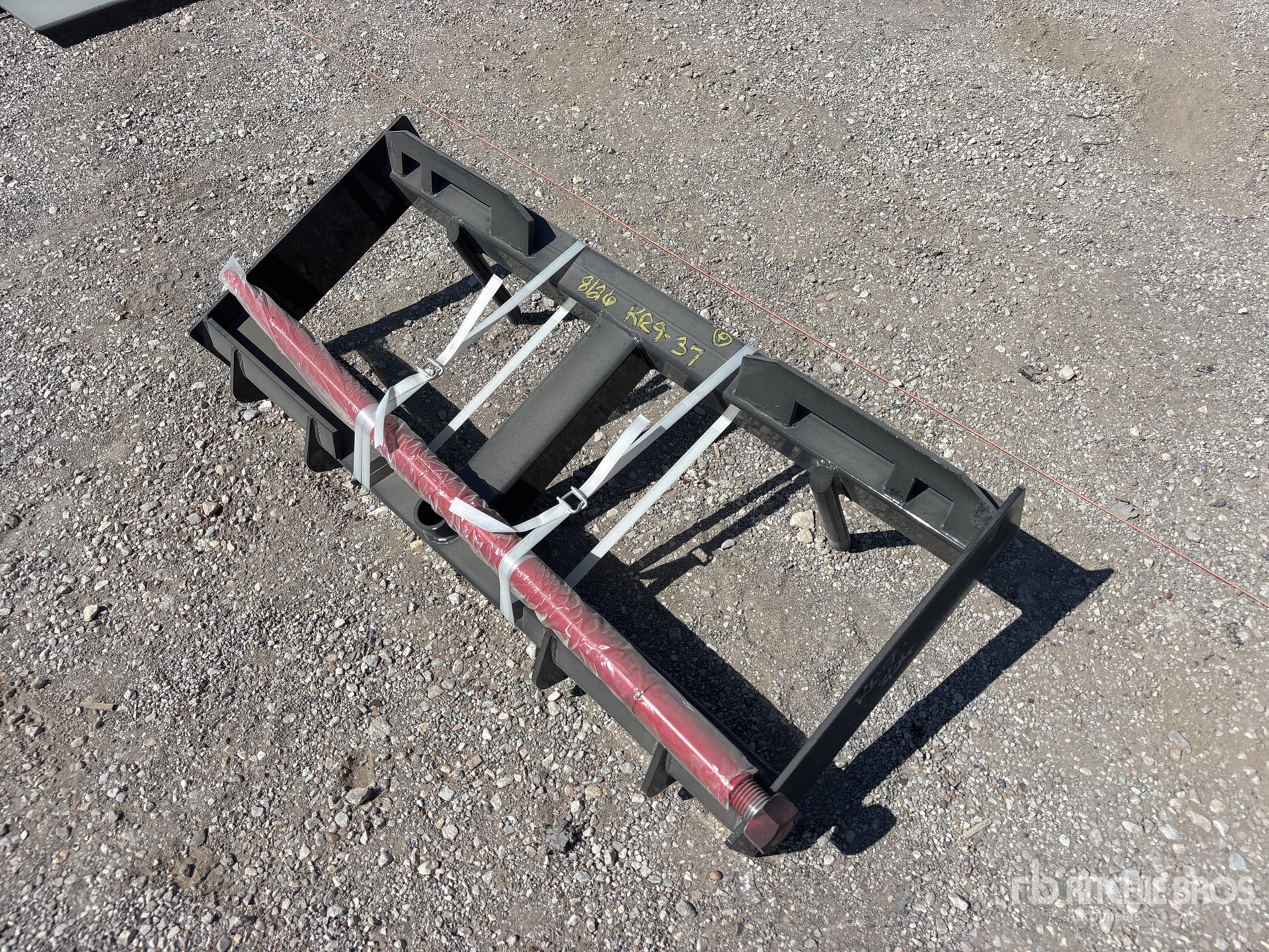 2026 GIYI GY-HF47 44 in Skid Steer Bale Spear (Unused)