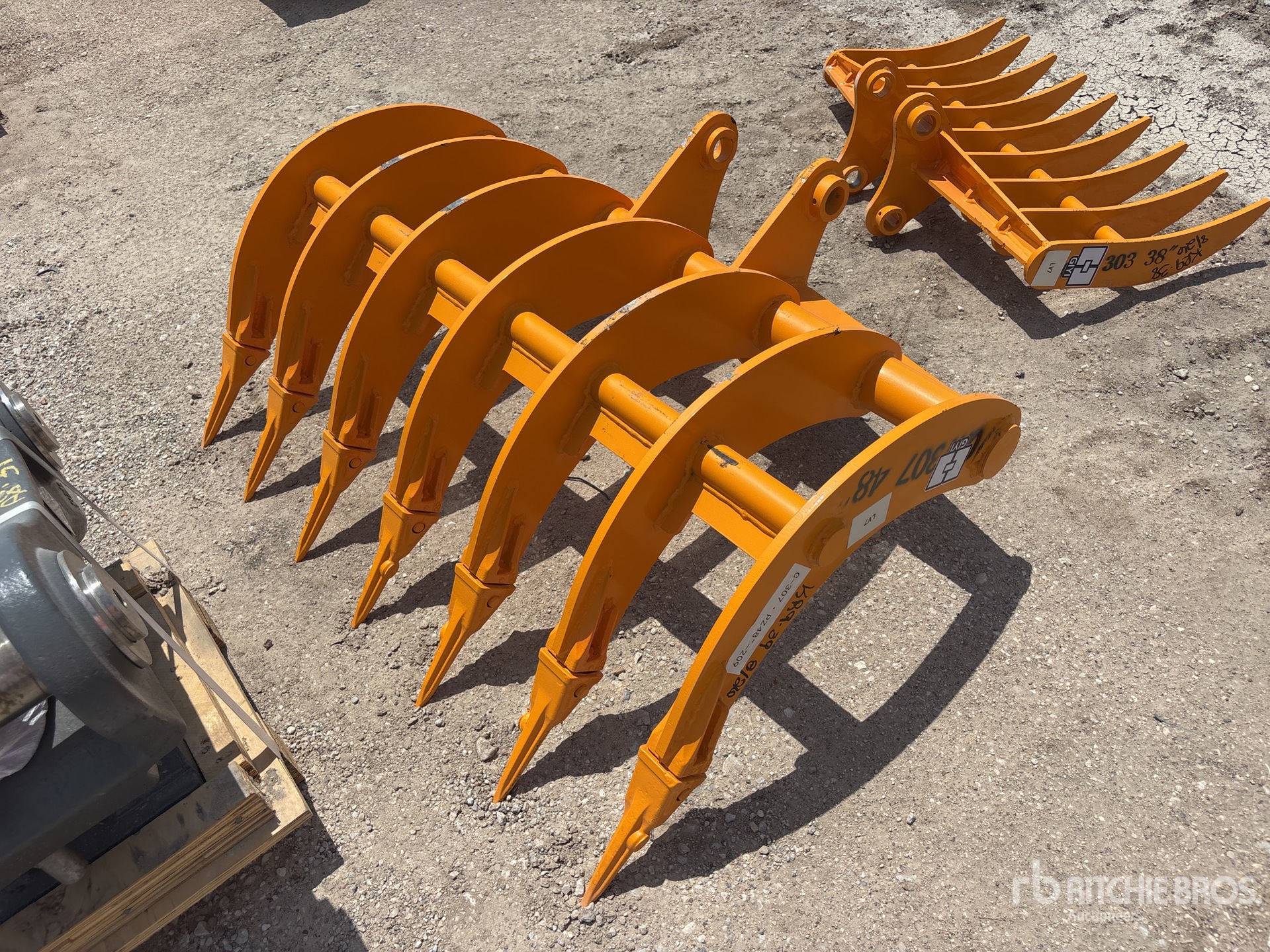 2026 GIYI 48 in Excavator Rake - Fits Cat 307 (Unused)