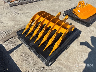 2026 GIYI 32 in Excavator Rake - Fits Cat 305 (Unused)