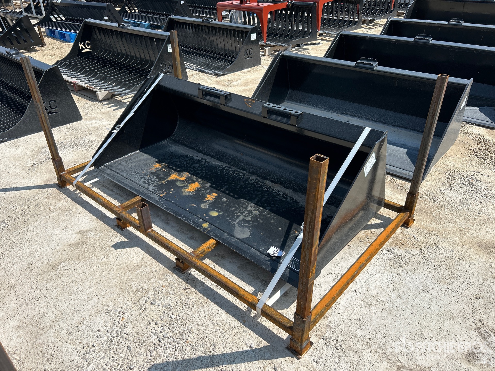 2026 GIYI 67 in General Purpose Skid Steer Bucket (Unused)