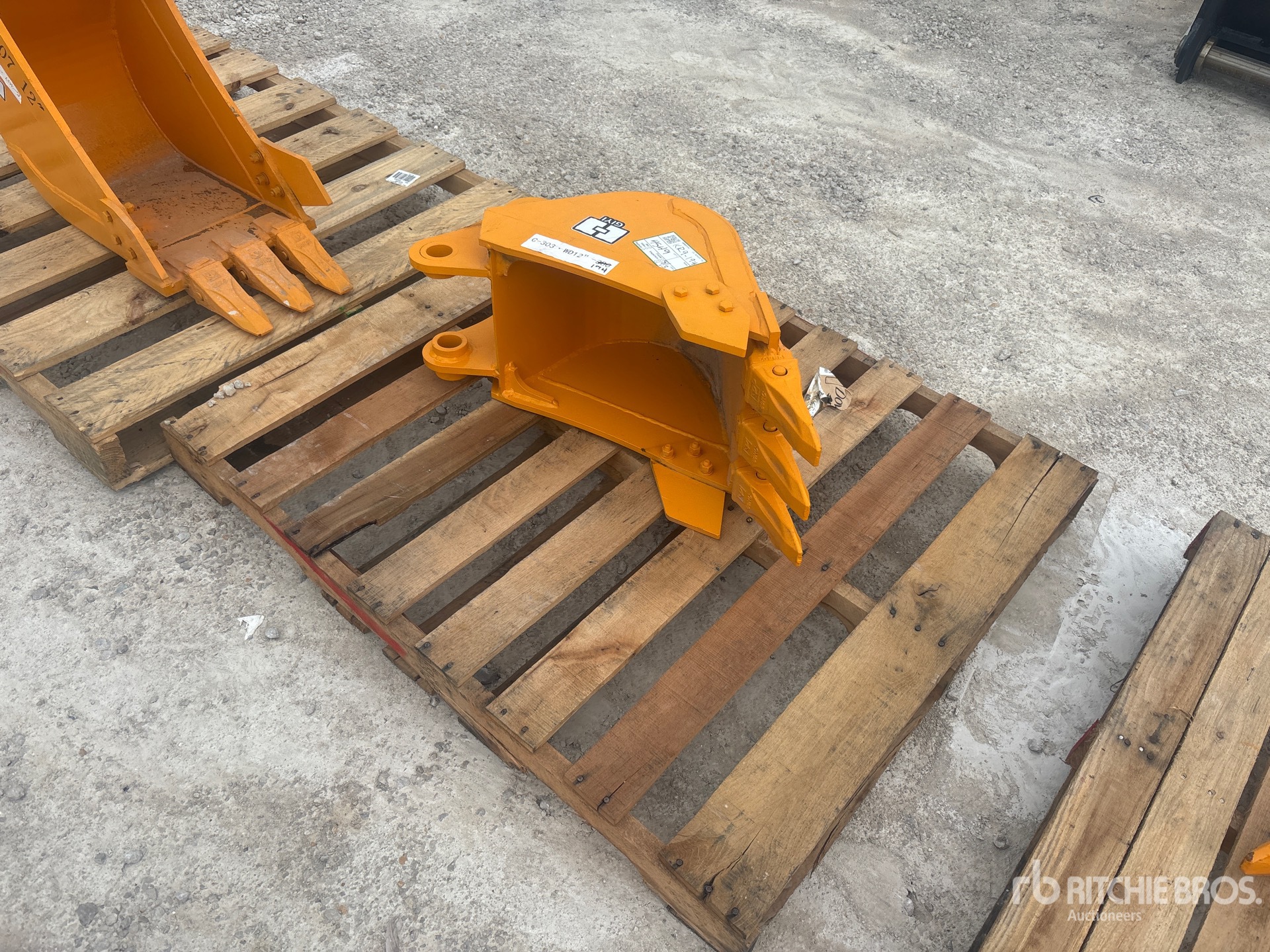 2026 GIYI GY-BK 12 in Excavator Bucket - Fits Cat 303 (Unused)