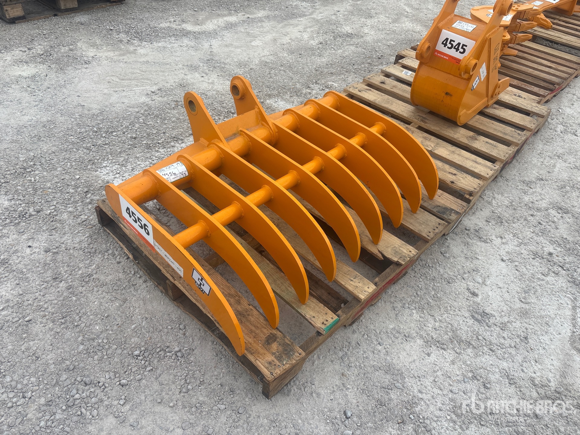 2026 GIYI 45 in Excavator Rake - Fits Cat 307 (Unused)