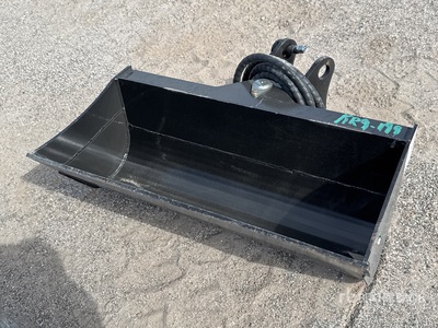 2026 GIYI GY-D3T 32 in Tilting Excavator Bucket - Fits Cat (Unused)