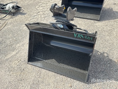 2026 GIYI GY-D5T 34 in Tilting Excavator Bucket - Fits Cat (Unused)
