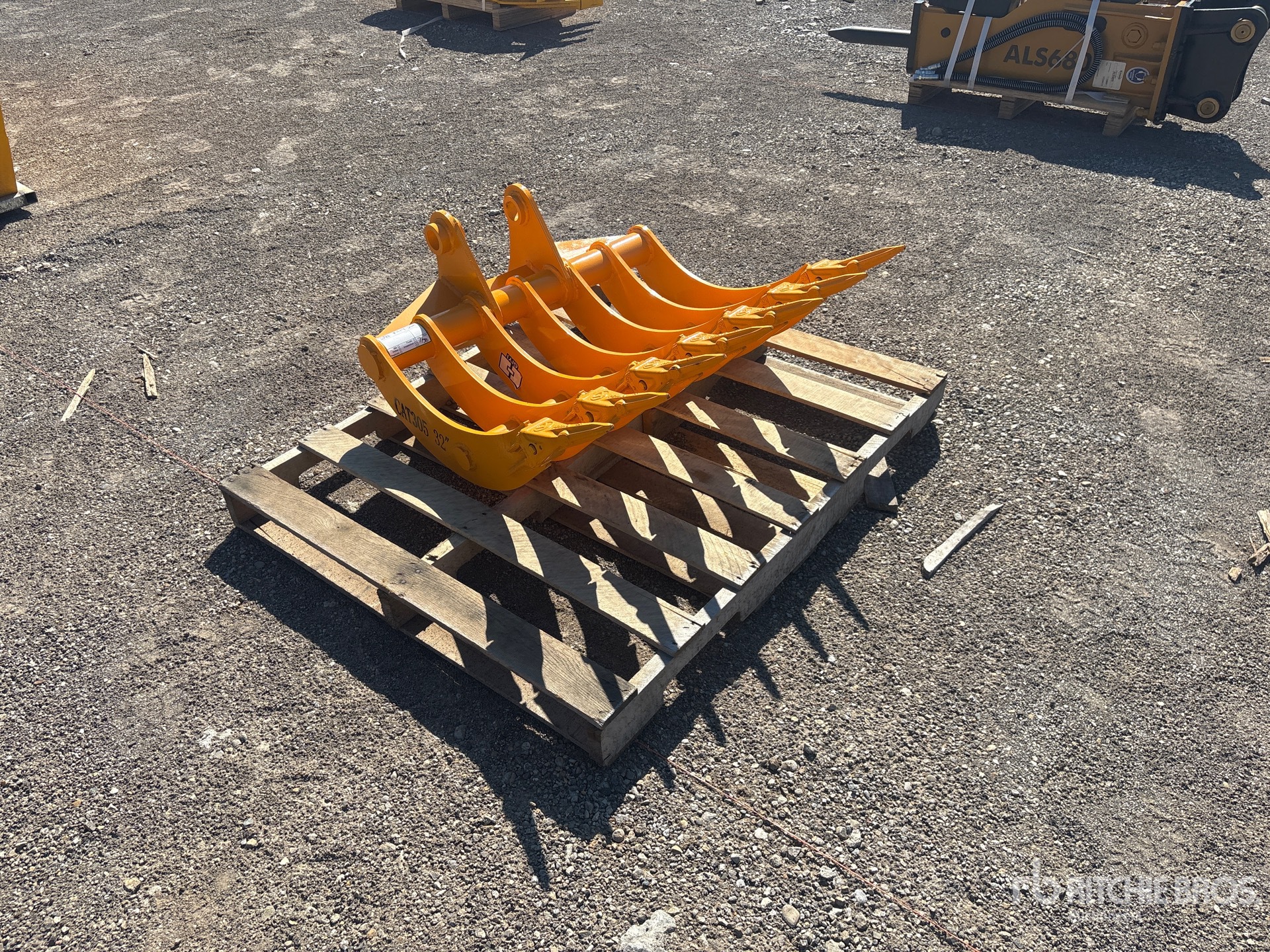 2026 GIYI 30 in Excavator Rake - Fits Cat 305 (Unused)