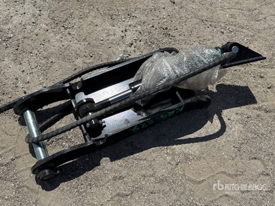 2026 GIYI GY-XJ3T 30 in Hydraulic Excavator Thumb - Fits CAT (Unused)