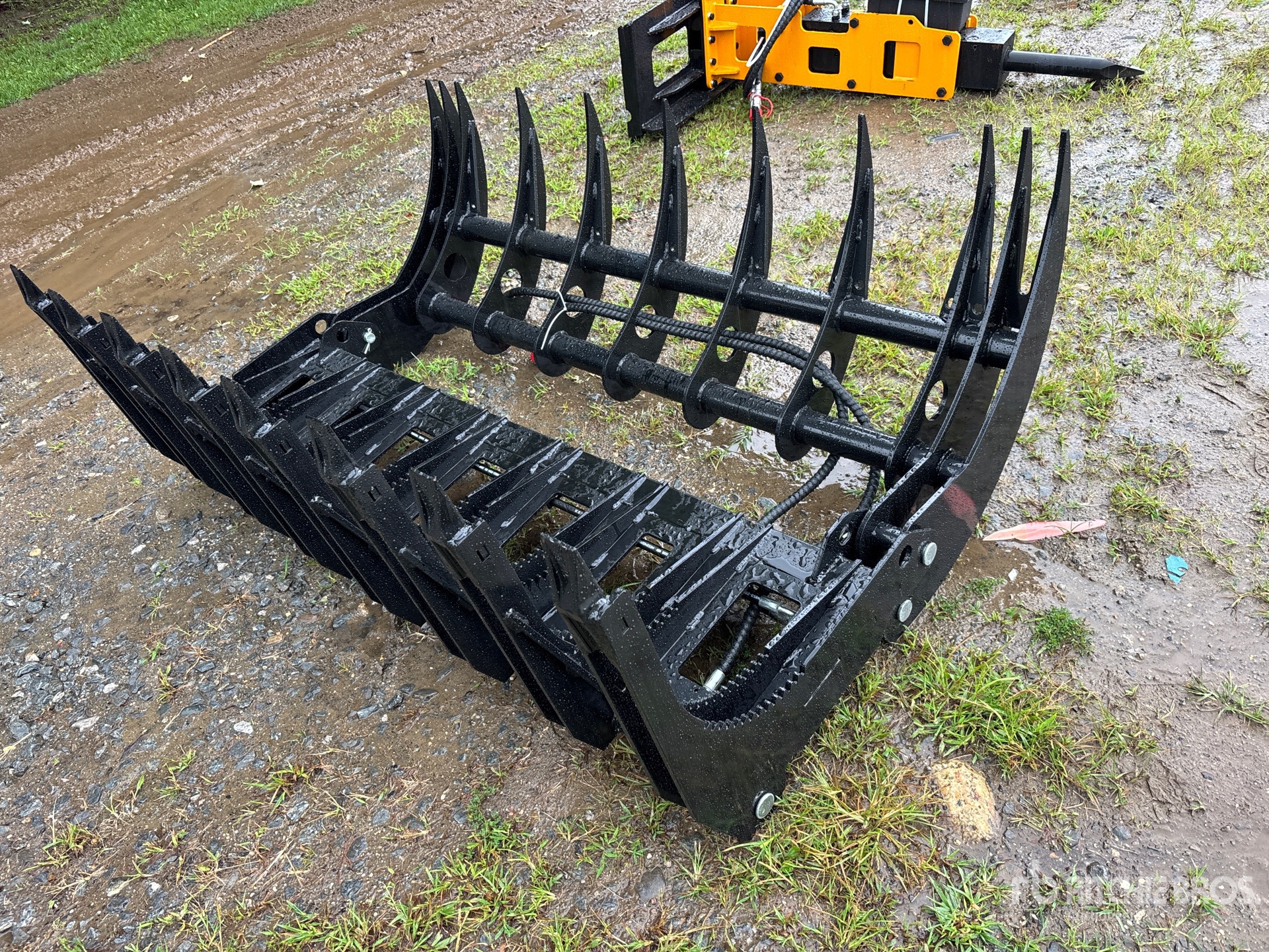 2026 GIYI GY-CLG72 72 in Log Skid Steer Grapple (Unused)