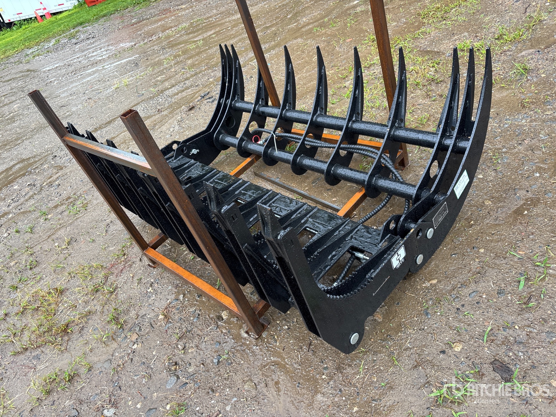 2026 GIYI GY-CLG72 72 in Log Skid Steer Grapple (Unused)