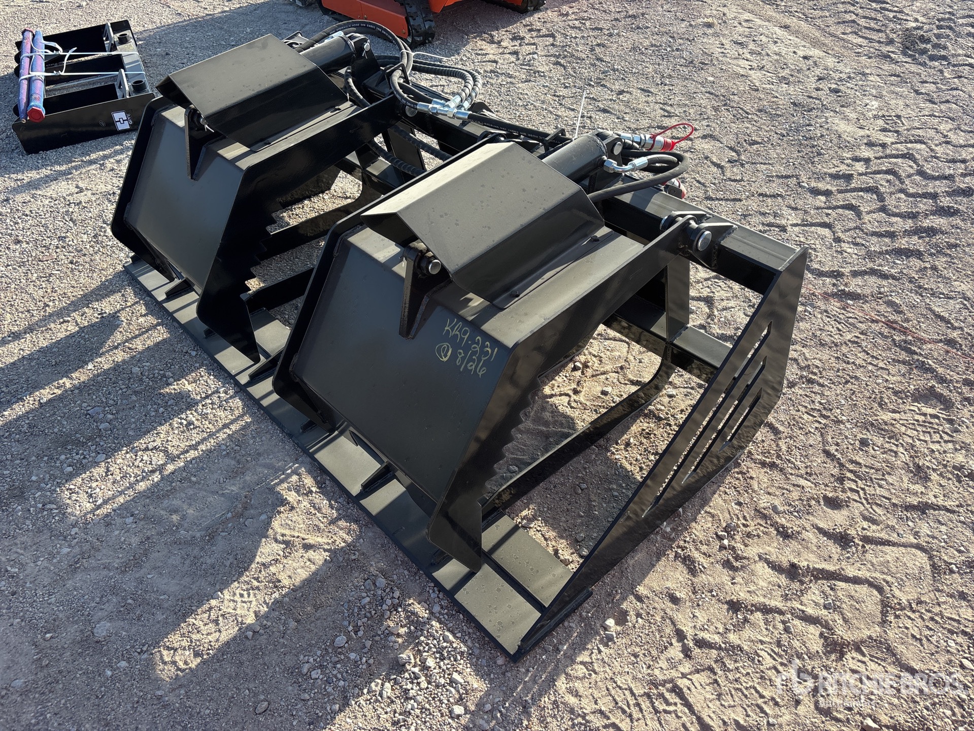 2026 GIYI GY-HWG72 72 in Skeleton Skid Steer Grapple (Unused)