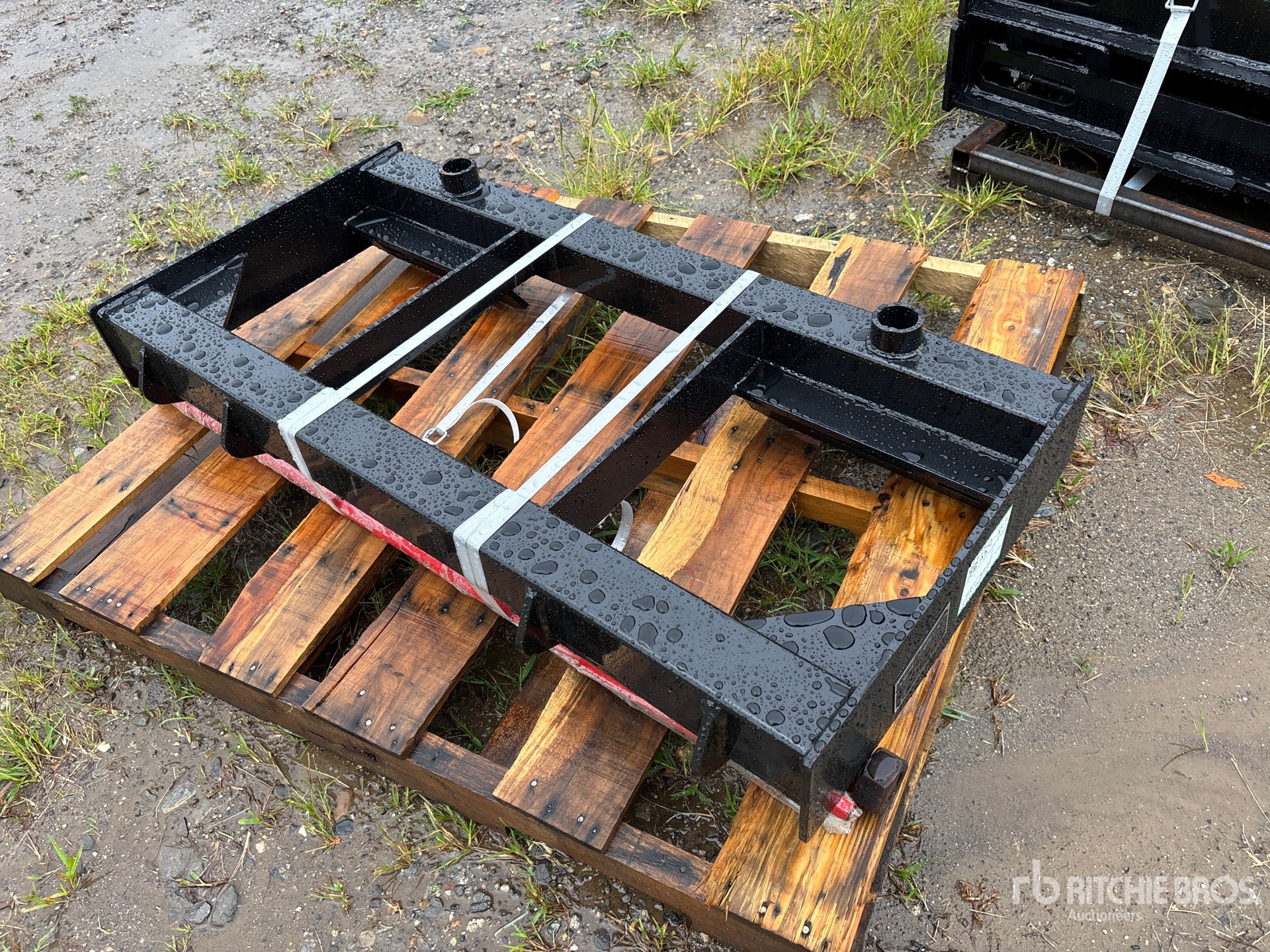 2026 GIYI GY-BF47 47 in Skid Steer Bale Spear (Unused)