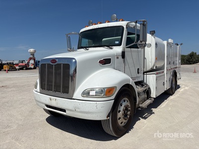 2018 Peterbilt 337 1000 gal 4x2 燃料および潤滑油トラック