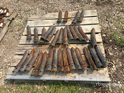 Quantity of (32) Quantity of Cultivator Chisel Plow Points