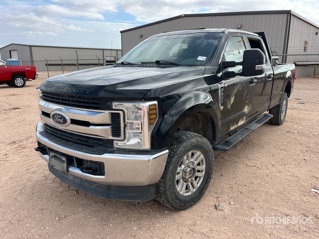 2018 Ford F-350 4x4 Crew Cab Pickup