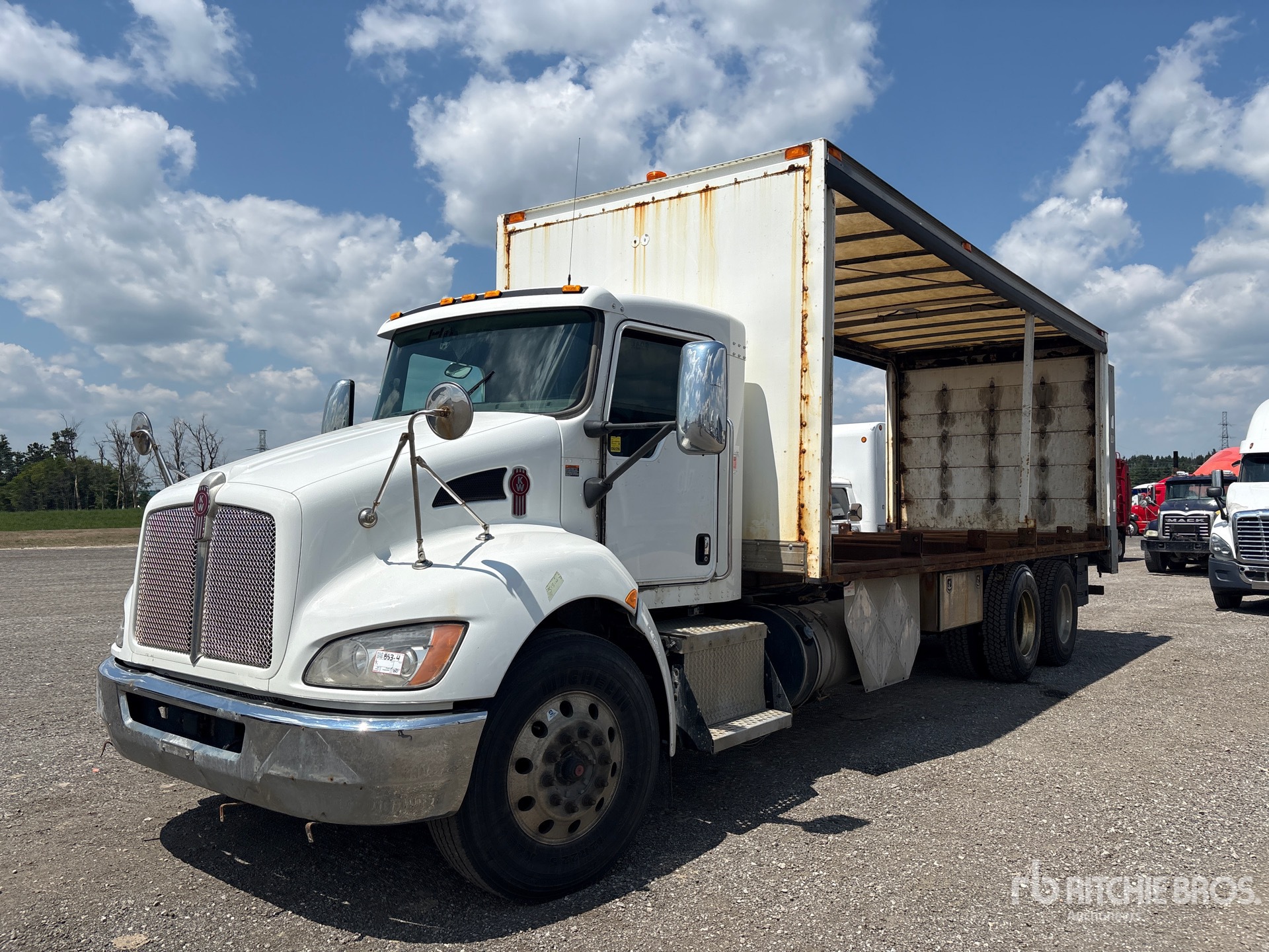 2019 Kenworth T370 6x4 Curtain Side Truck (Inoperable)