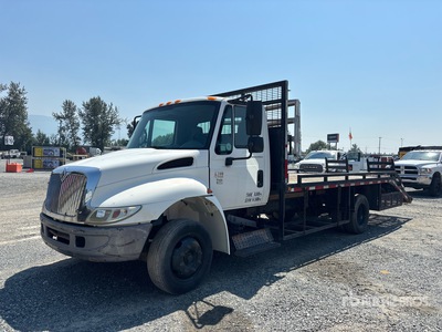 2006 International 4200 4x2 شاحنة مسطحة (Inoperable)