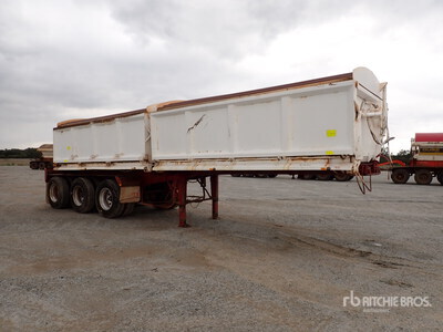 2011 Baileys TRI 350 8.8 m Tri/A Side Dump Trailer