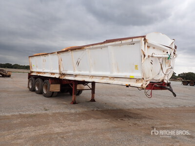 2011 Baileys 8.8 m Tri/A Side Dump Trailer
