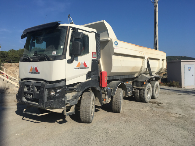 2015 Renault K440 8x4 Dump Truck