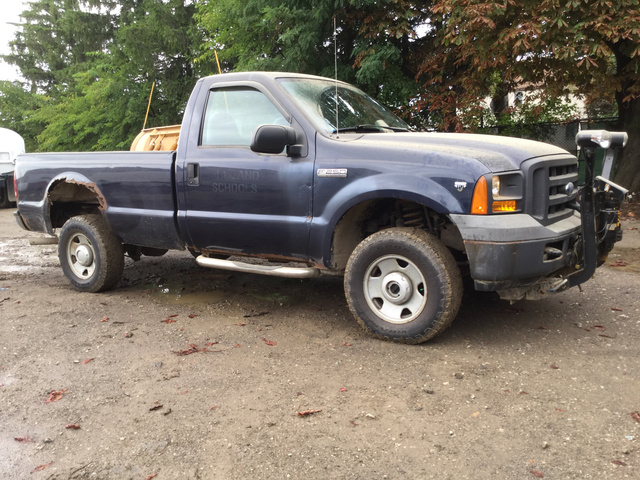 2005 Ford F-250 Super Duty 4x4 Pickup w/Snowplow 2005 Ford F-250 Super Duty 4x4 Pickup w/Snowplow