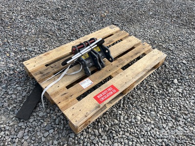 Quantity of (2) Strickland Anhängerkupplung - Fits CAT 300