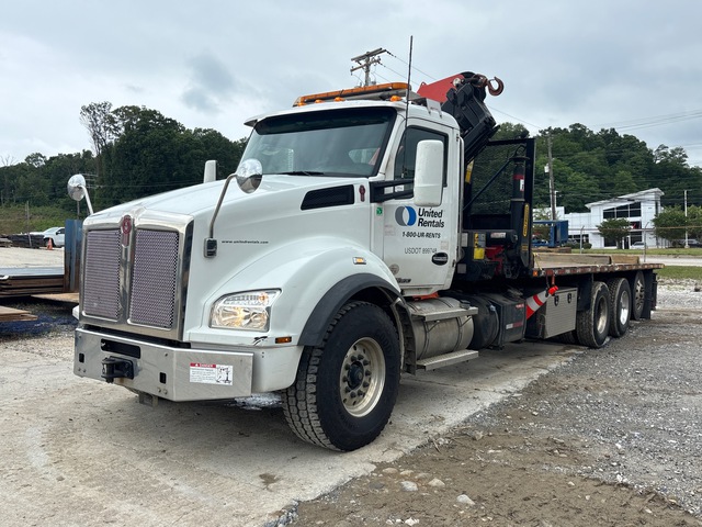 2019 Palfinger PK33002-EHC 14680 lb Knuckle Boom on 2020 Kenworth T880 8x4 Boom Truck