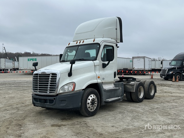 2016 Freightliner Cascadia 125 6x4 T/A Day Cab Truck Tractor