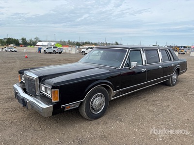 1989 Lincoln Town Car Signature Limousine