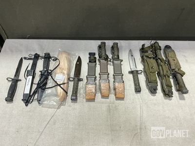 (61) Bayonet Knives w/Scabbards
