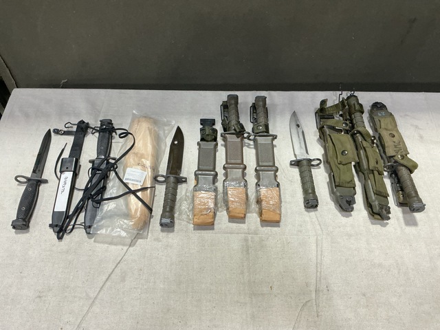 (61) Bayonet Knives w/Scabbards