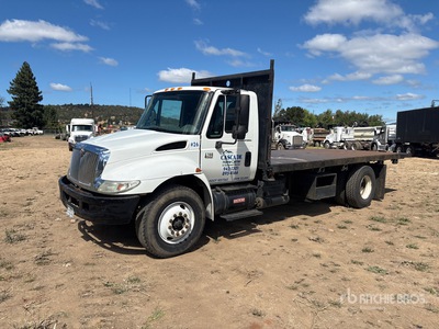 2004 International 4300 4x2 Kipperpritsche-Lkw