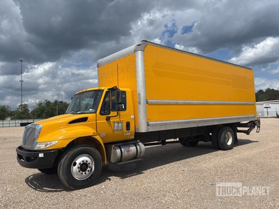 2019 International 4300 4x2 شاحنة فان
