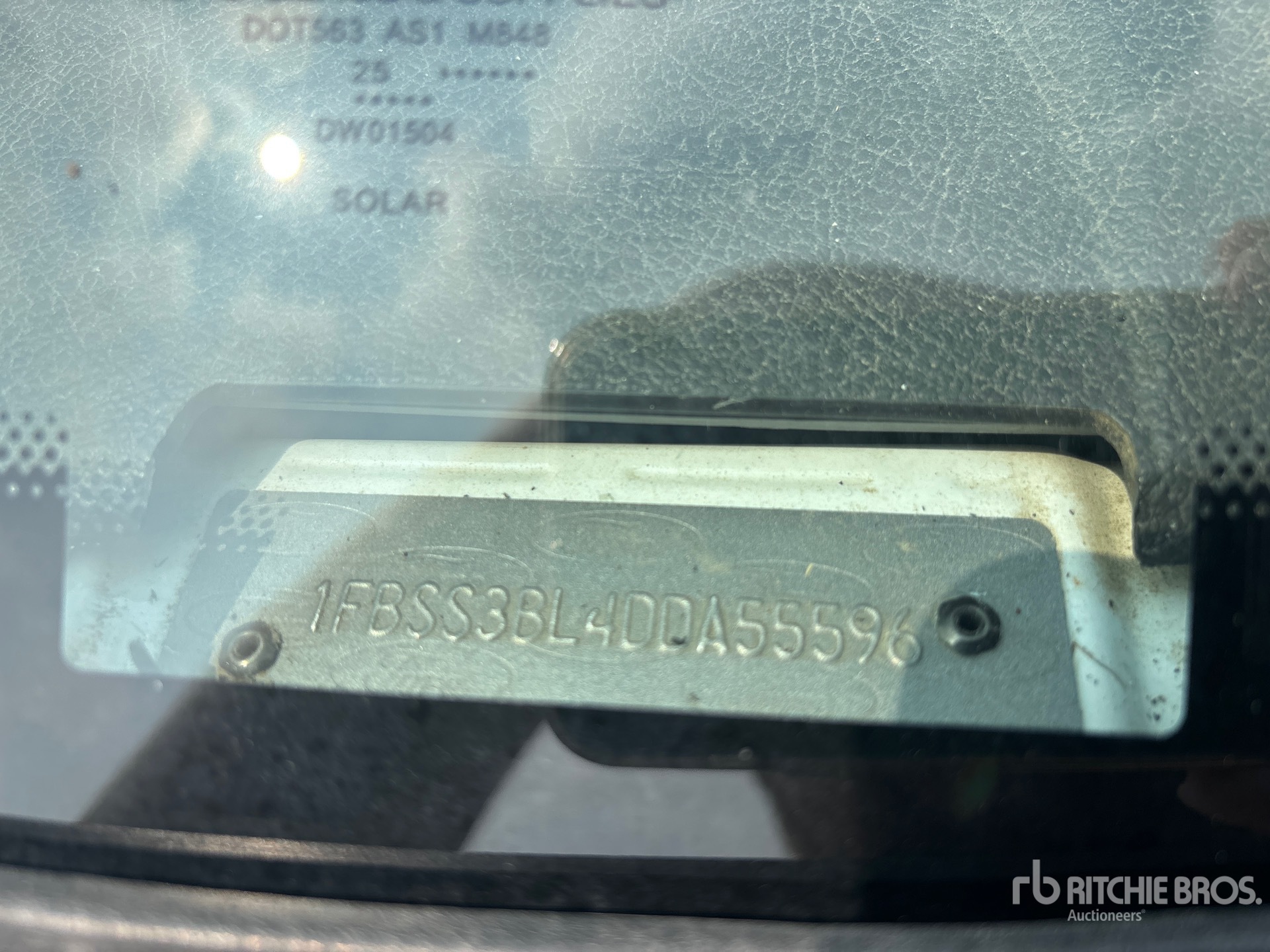 2013 Ford E-350 Super Duty Passenger Van (Inoperable)