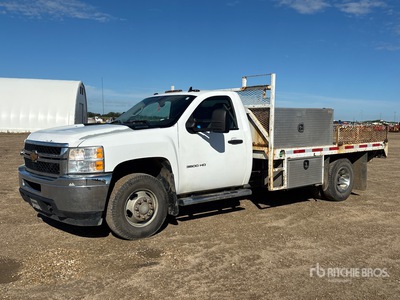 2013 Chevrolet Silverado 3500HD 4x4 Flatbed Truck