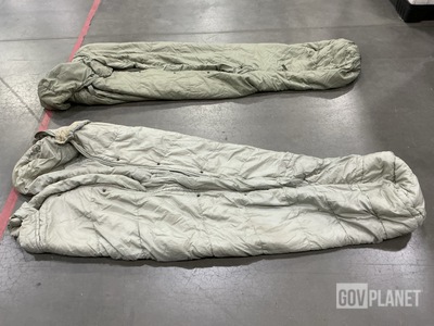 (70) Sleeping Bags