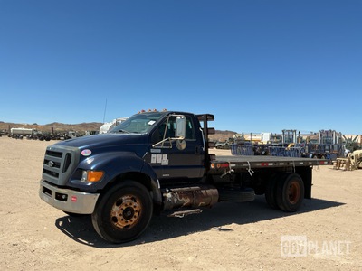 2012 Ford F-750 Super Duty Flatbed Truck