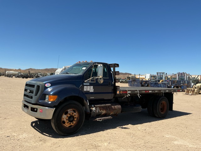 2012 Ford F-750 Super Duty Flatbed Truck