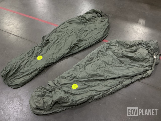 (135) Sleeping Bags
