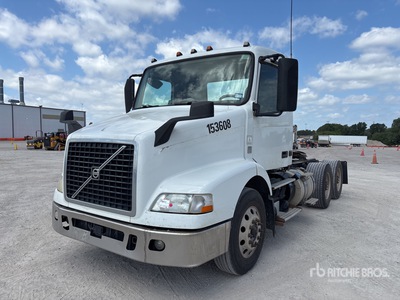2015 Volvo VNM64T 6x4 Cabeza Tractora Cabina Corta